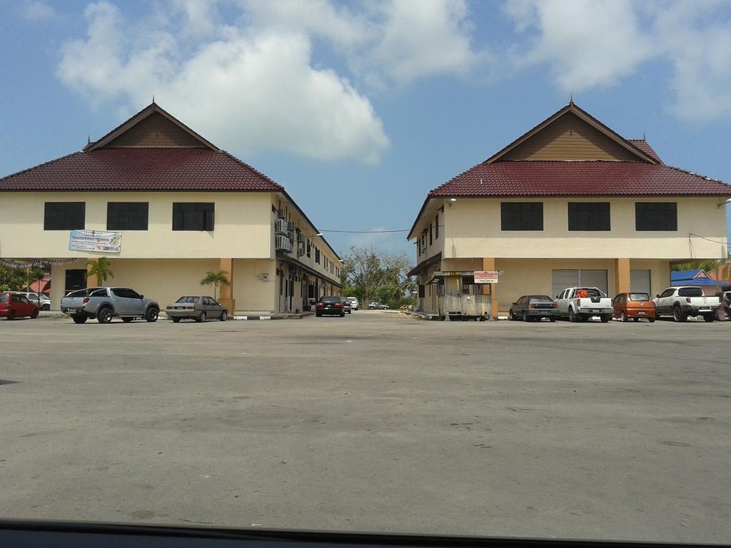 Iz Budget Kampung Kuala Besut Exterior foto